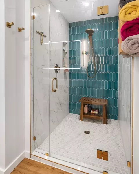 Bath - 3728 E 16th Ave, Spokane, WA 99223 photo 2 of 6
