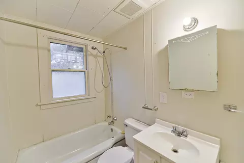 Bath - 2014 E 17th Ave, Spokane, WA 99203 photo 1 of 1