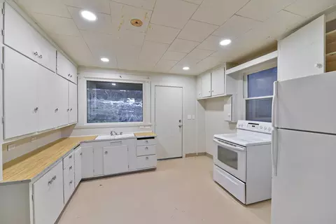 Kitchen - 2014 E 17th Ave, Spokane, WA 99203 photo 1 of 1