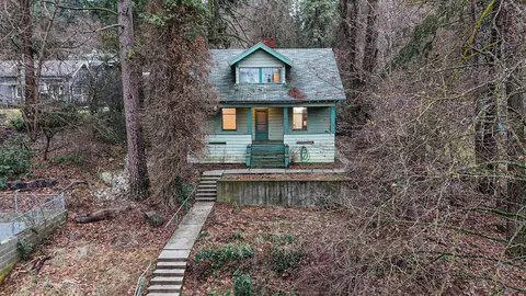 Exterior - 2014 E 17th Ave, Spokane, WA 99203 photo 4 of 10
