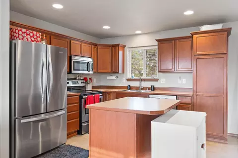 Kitchen - 807 E Silver Pine Rd, Colbert, WA 99005 photo 3 of 3