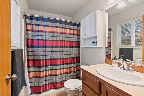 Bath - 807 E Silver Pine Rd, Colbert, WA 99005 photo 1 of 2