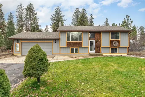 16511 N Sunrise Dr, Nine Mile Falls, WA 99026