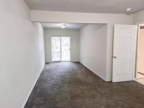 Living - 3913 E 13th Ave, Spokane, WA 99202 photo 4 of 5