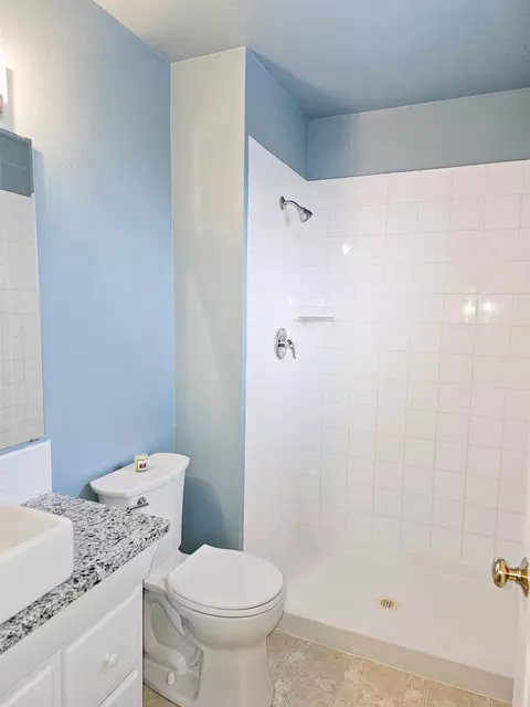 Bath - 3913 E 13th Ave, Spokane, WA 99202 photo 3 of 5