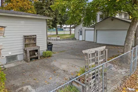 Exterior - 10004 E 10th Ave, Spokane Valley, WA 99206 photo 3 of 4