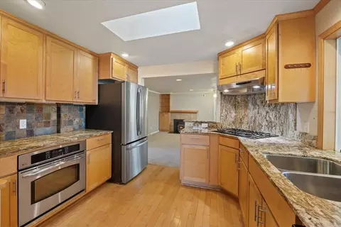 Kitchen - 10004 E 10th Ave, Spokane Valley, WA 99206 photo 2 of 4