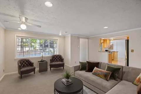 Living - 10004 E 10th Ave, Spokane Valley, WA 99206 photo 3 of 5