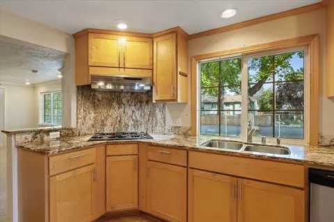 Kitchen - 10004 E 10th Ave, Spokane Valley, WA 99206 photo 3 of 4