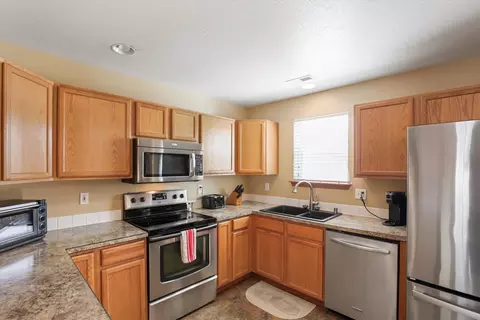 Kitchen - 10104 E 16th Ave, Spokane Valley, WA 99206 photo 3 of 3