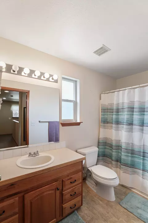 Bath - 10104 E 16th Ave, Spokane Valley, WA 99206 photo 2 of 2