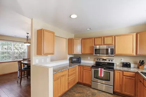 Kitchen - 10104 E 16th Ave, Spokane Valley, WA 99206 photo 2 of 3