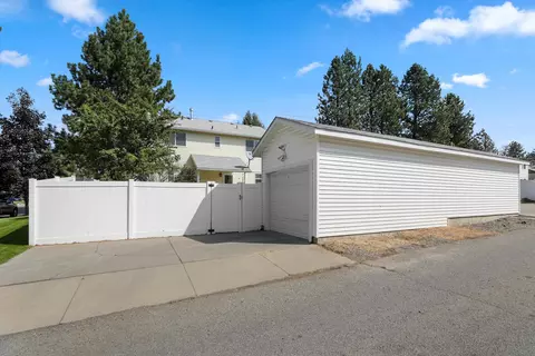Exterior - 10104 E 16th Ave, Spokane Valley, WA 99206 photo 4 of 7