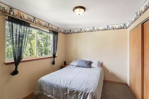 Bedroom - 10104 E 16th Ave, Spokane Valley, WA 99206 photo 2 of 4