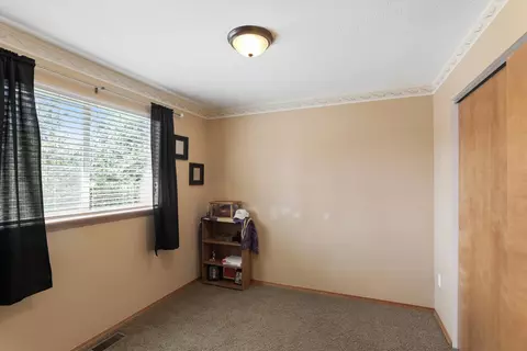 Bedroom - 10104 E 16th Ave, Spokane Valley, WA 99206 photo 4 of 4