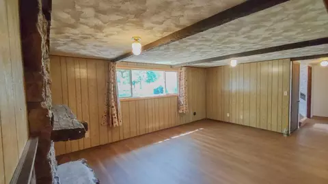 Living - 2703 E Thurston Ave, Spokane, WA 99223 photo 6 of 9