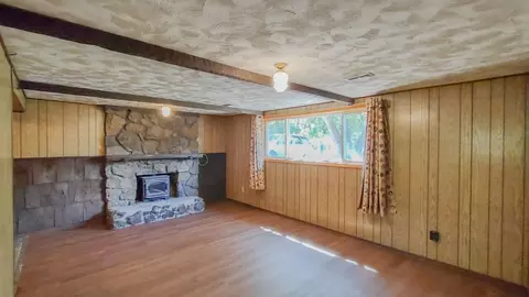 Living - 2703 E Thurston Ave, Spokane, WA 99223 photo 7 of 9