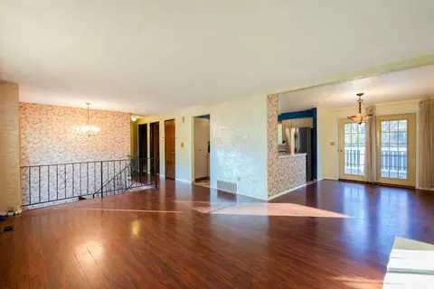 Living - 2703 E Thurston Ave, Spokane, WA 99223 photo 5 of 9