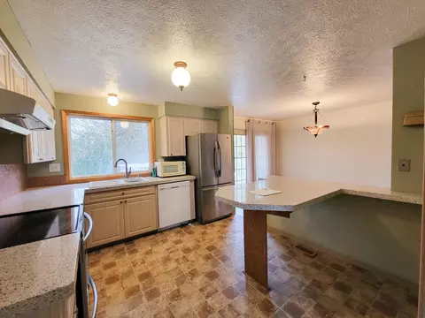 Kitchen - 2703 E Thurston Ave, Spokane, WA 99223 photo 3 of 3