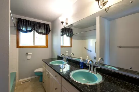Bath - 2703 E Thurston Ave, Spokane, WA 99223 photo 2 of 3