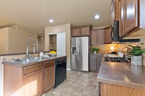 Kitchen - 7618 E 6th Ln, Spokane, WA 99212 photo 3 of 4
