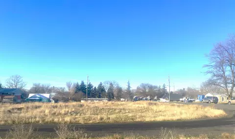 210 N 1st St, Harrington, WA 99147