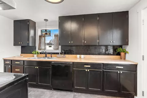 Kitchen - 712 Everett Ave, Spokane, WA 99207 photo 2 of 3