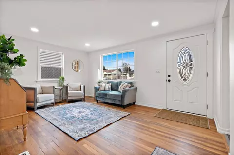 Entry Way - 712 Everett Ave, Spokane, WA 99207 photo 1 of 3