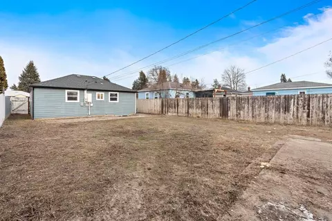 Exterior - 712 Everett Ave, Spokane, WA 99207 photo 3 of 7