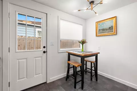 Entry Way - 712 Everett Ave, Spokane, WA 99207 photo 2 of 3