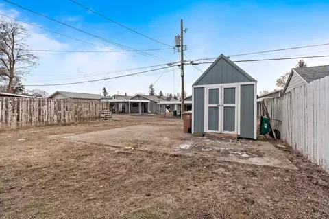 Exterior - 712 Everett Ave, Spokane, WA 99207 photo 6 of 7