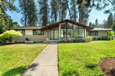 1013 W Briar Cliff Dr, Spokane, WA 99218
