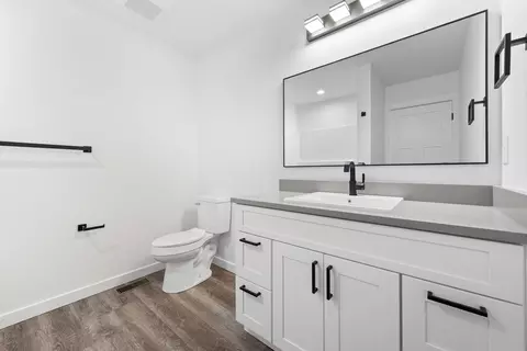 Bath - 2414 Everett Ave, Spokane, WA 99217 photo 2 of 4