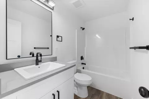 Bath - 2414 Everett Ave, Spokane, WA 99217 photo 4 of 4