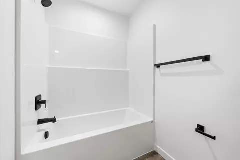 Bath - 2414 Everett Ave, Spokane, WA 99217 photo 3 of 4