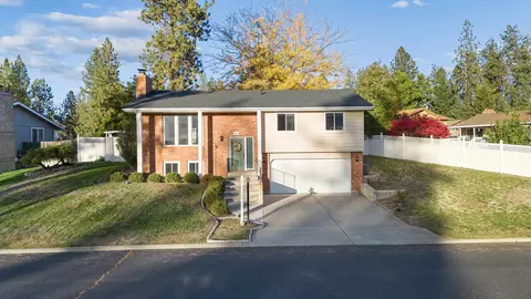 5426 W Pacific Park Dr, Spokane, WA 99208