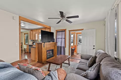 Living - 4618 E 5th Ave, Spokane Valley, WA 99212 photo 3 of 4