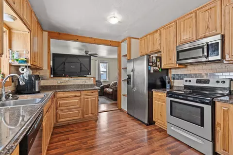 Kitchen - 4618 E 5th Ave, Spokane Valley, WA 99212 photo 3 of 3