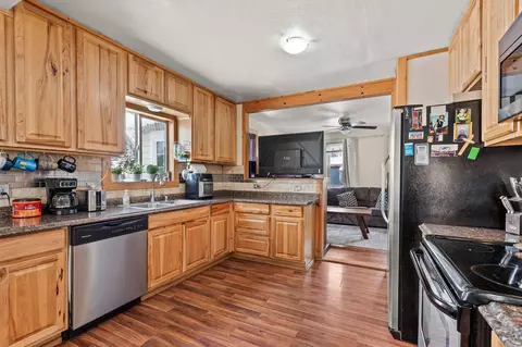 Kitchen - 4618 E 5th Ave, Spokane Valley, WA 99212 photo 2 of 3