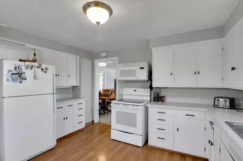 Kitchen - 11922 E 3rd Ave, Spokane Valley, WA 99206 photo 3 of 4