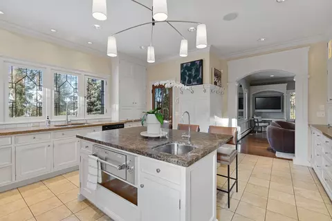 Kitchen - 749 E 23rd Ave, Spokane, WA 99203 photo 4 of 5