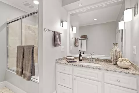 Bath - 749 E 23rd Ave, Spokane, WA 99203 photo 3 of 7