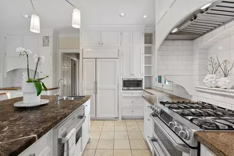 Kitchen - 749 E 23rd Ave, Spokane, WA 99203 photo 3 of 5