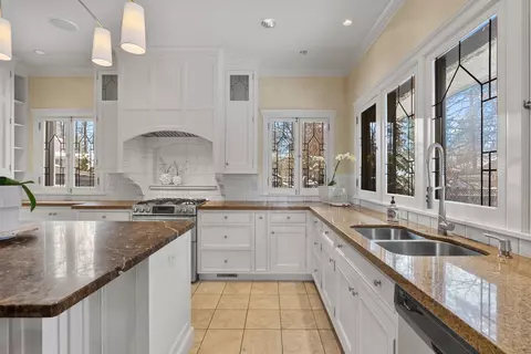 Kitchen - 749 E 23rd Ave, Spokane, WA 99203 photo 2 of 5