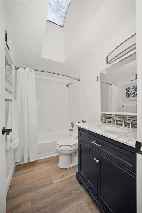 Bath - 4235 E 11th Ave, Spokane, WA 99202 photo 2 of 4