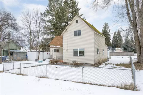 319 E 3rd St, Deer Park, WA 99006
