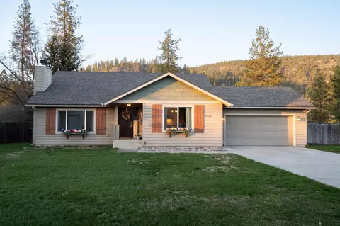 9522 W Nelson Dr, Nine Mile Falls, WA 99026