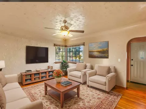 Living - 904 E Heroy Ave, Spokane, WA 99207 photo 1 of 4