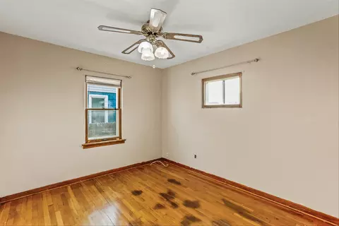 Bedroom - 904 E Heroy Ave, Spokane, WA 99207 photo 4 of 6