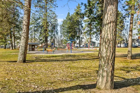 Exterior - 904 E Heroy Ave, Spokane, WA 99207 photo 4 of 4
